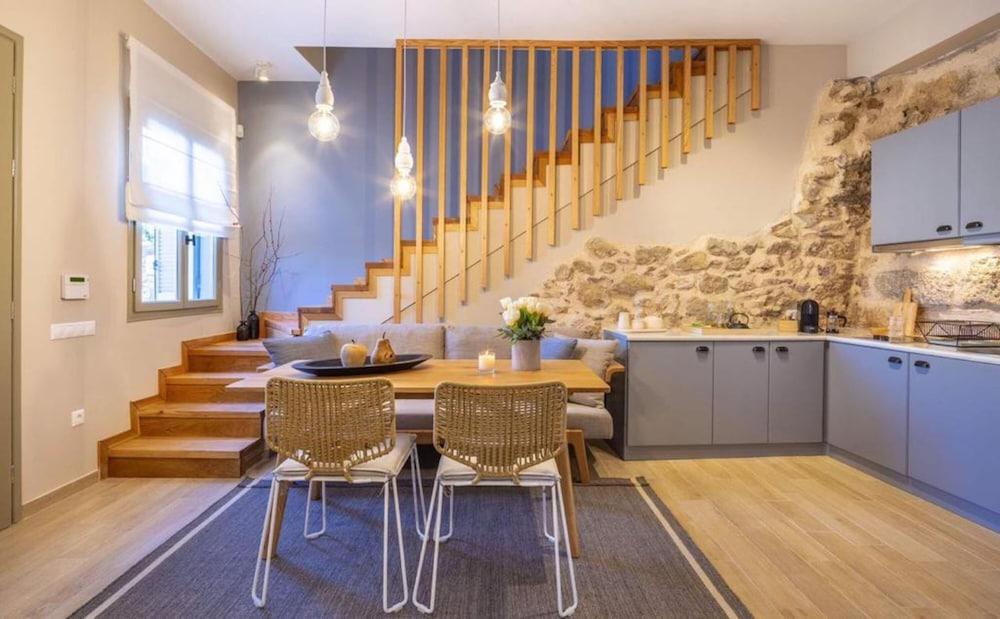 Plaka Cozy Residence