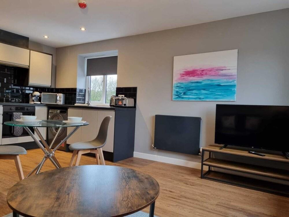 Charming 1-bed Apartment Near Redditch Town Centre