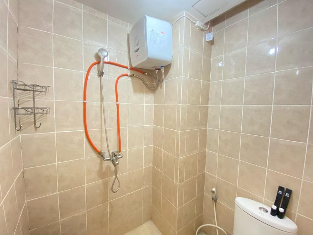 Simply Executive Studio At Pinewood Apartment