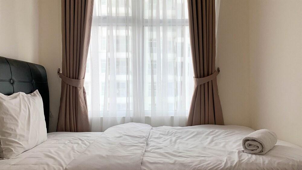 Spacious And Comfy 2Br Apartment Green Bay Condominium