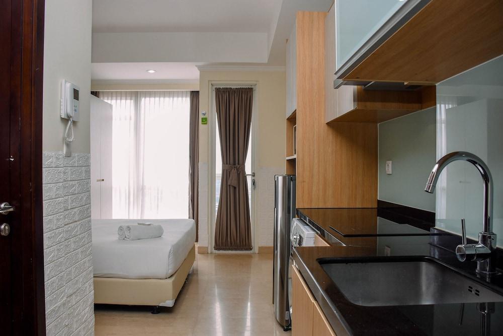 Fancy And Nice Studio Room At Menteng Park Apartment
