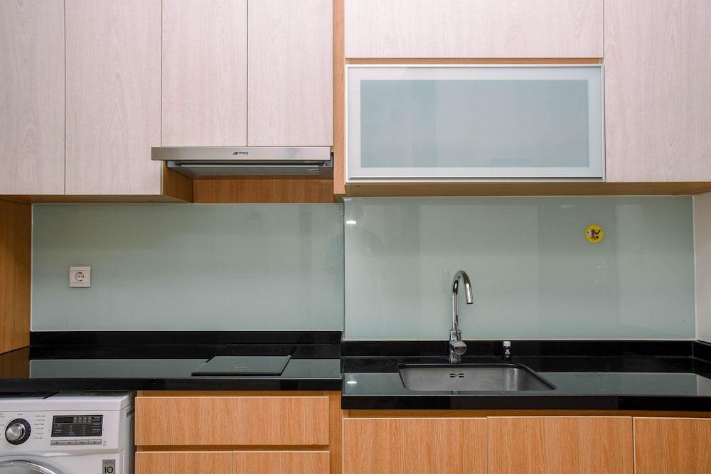 Fancy And Nice Studio Room At Menteng Park Apartment