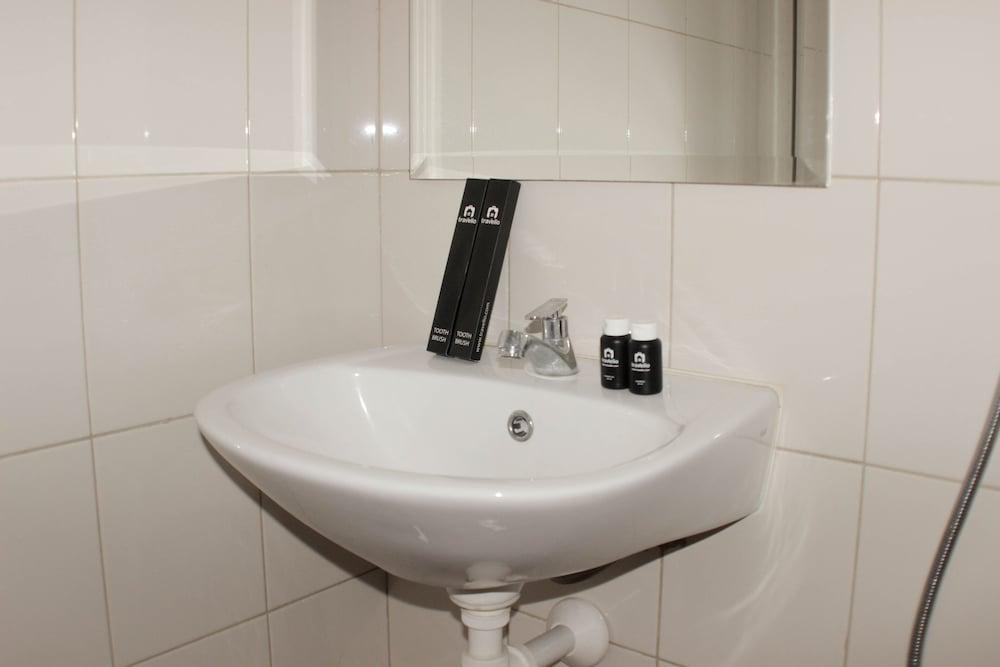 Comfy And Tidy Studio At Riverview Jababeka Apartment