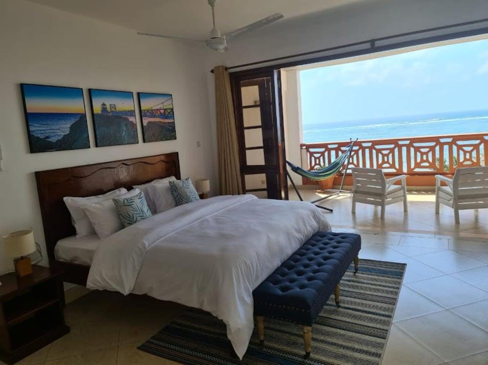 Stay.Plus Shanzu Beachfront Apartment