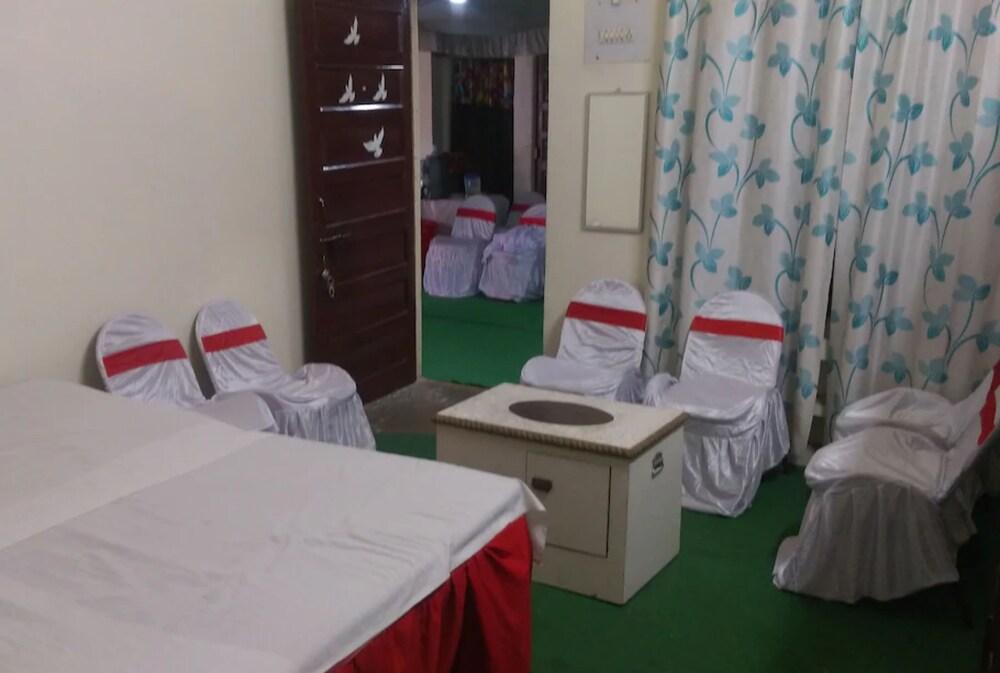 Goroomgo Fish King's Gorakhpur