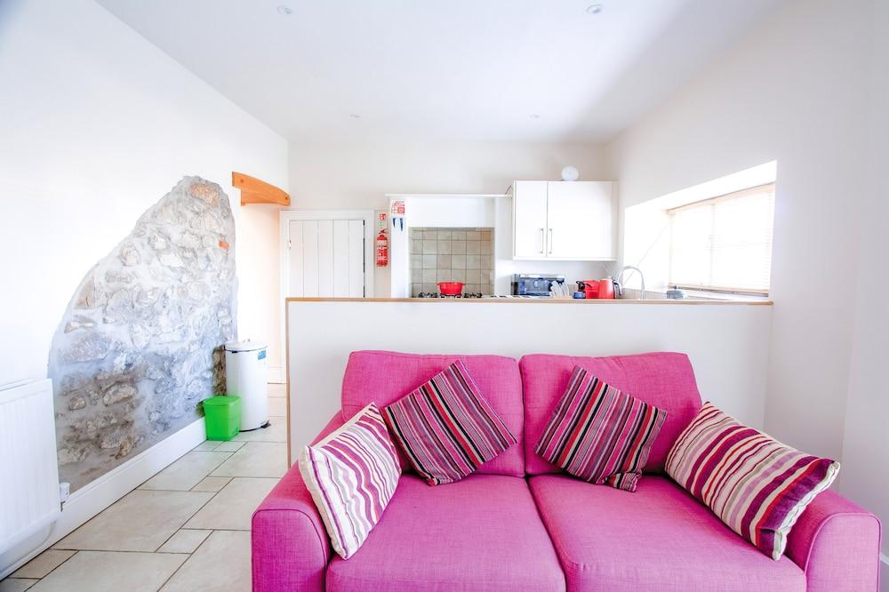 Berry Hall - Porty Eynon