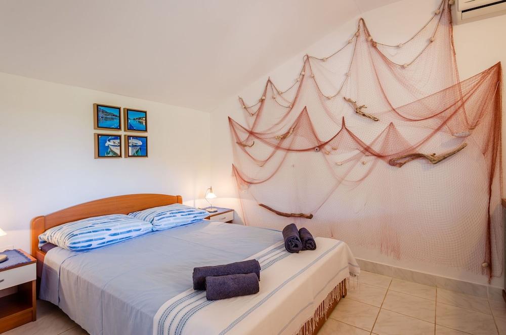 Apartments Namoru Gradina