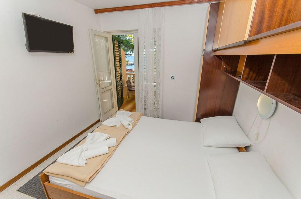 Apartments and Room Nada