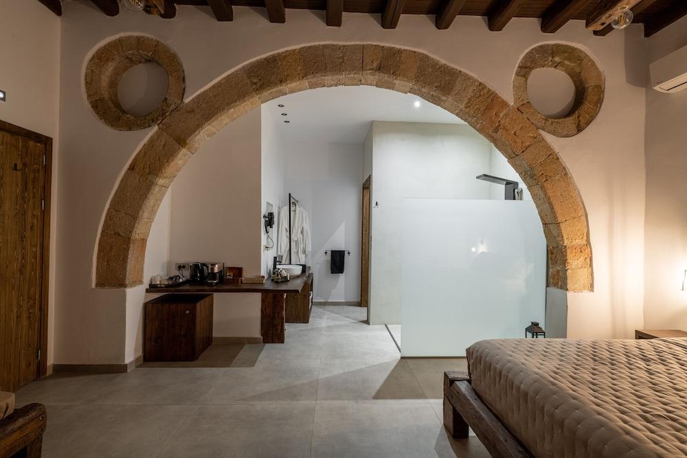 Ancient Knights Luxury Suites