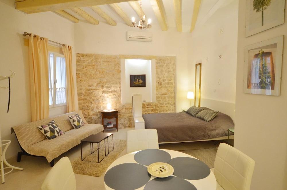 Oliva - Casale Studios