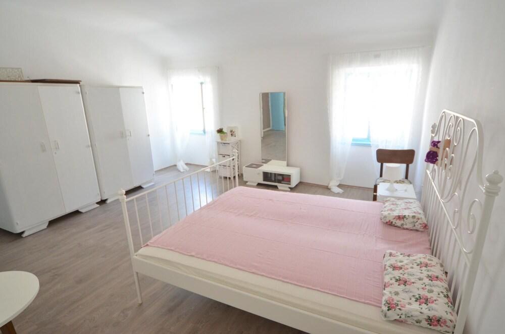 Blu Svalba Three Bedroom