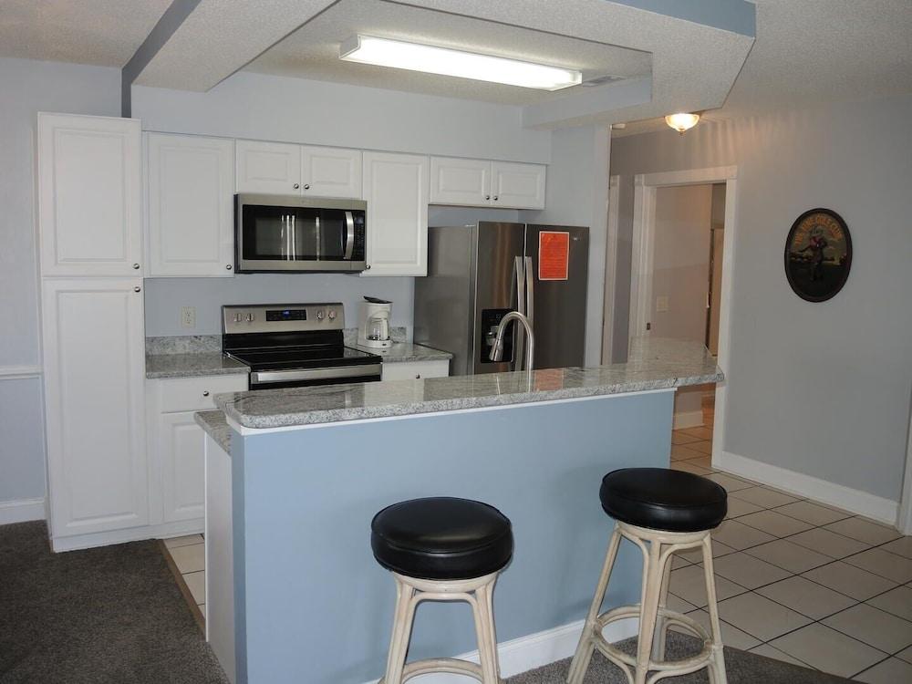 1203m 1 Bedroom Condo by Redawning