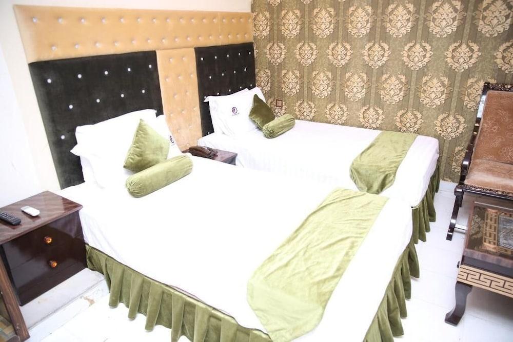 Hotel Premier Inn Gulberg