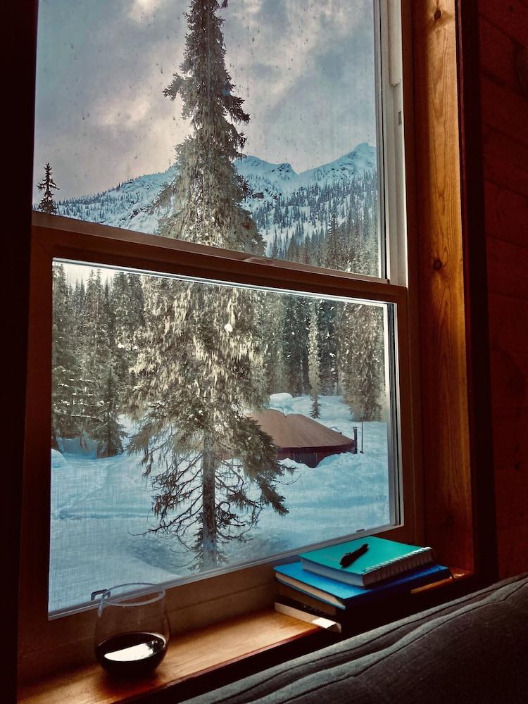 Snowy Mountain Lodge