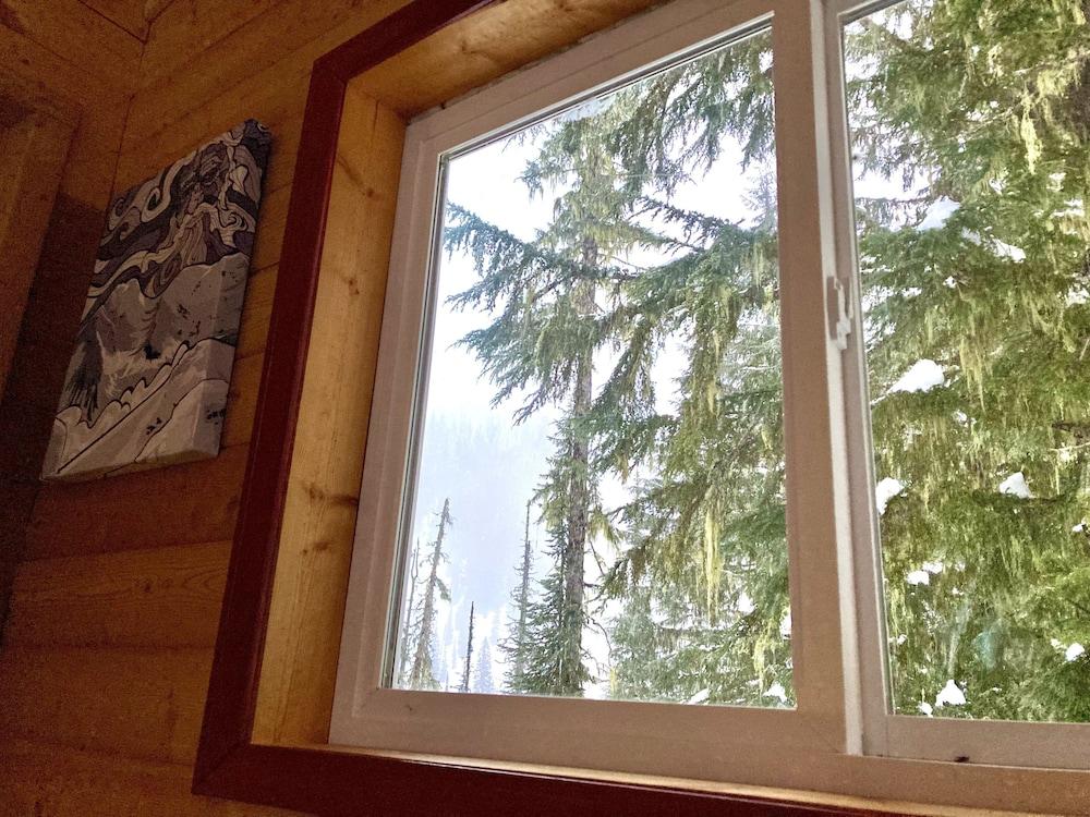 Snowy Mountain Lodge