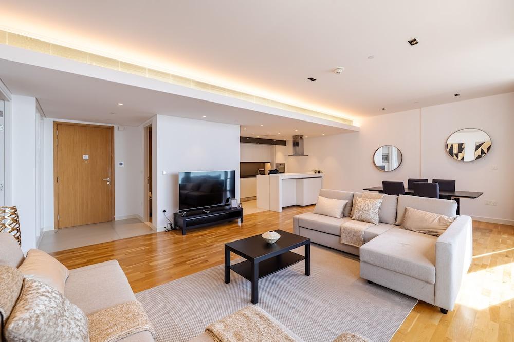 DHH Bluewater Island Building 2 Sea View