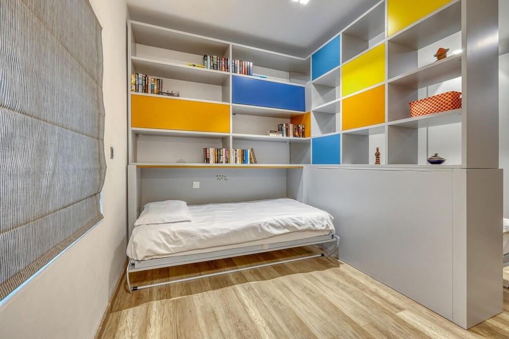 Superb Seafront Family Apartment