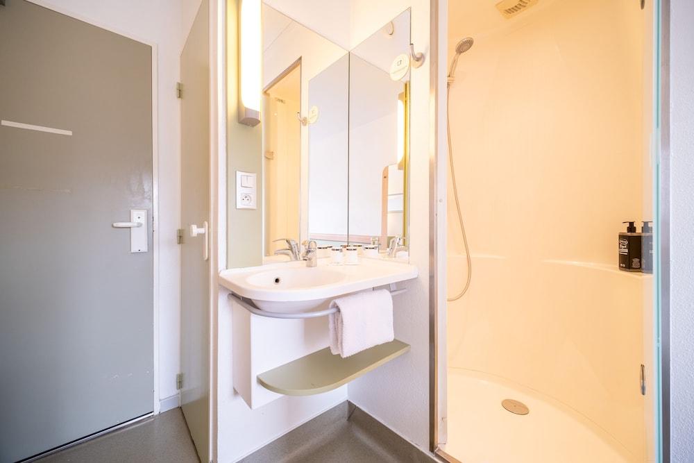 B&B HOTEL Calais Terminal Cité de l'Europe 2 étoiles