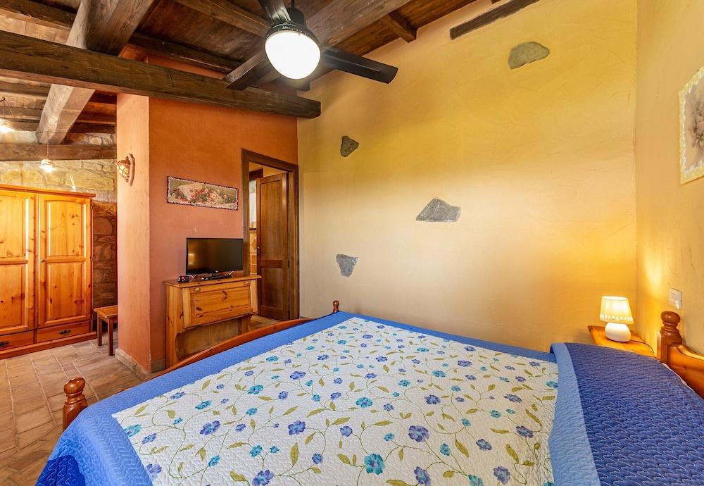 Al Lago Incantato With Pool and Wellness