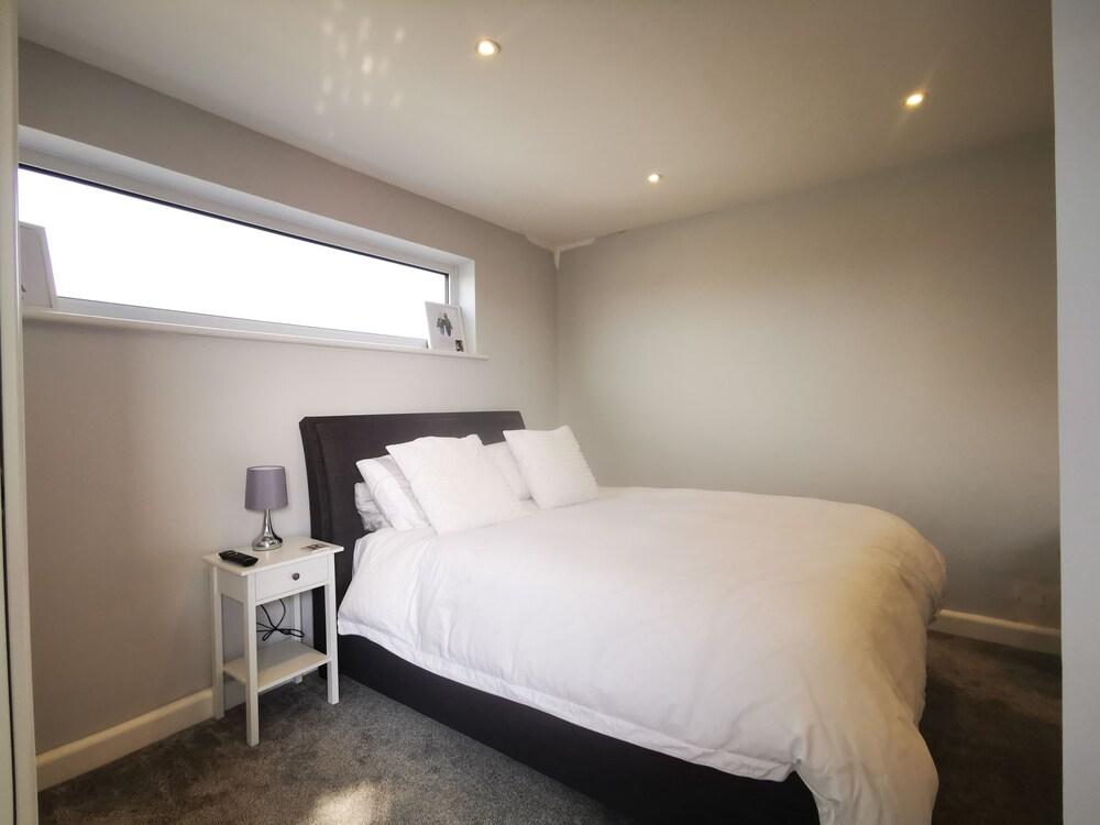 A Place With A View - 2 bed Village Apartment