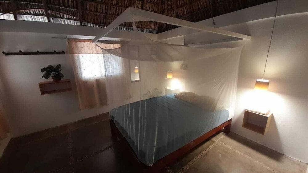 Hostal Punta Paraíso Cabañas