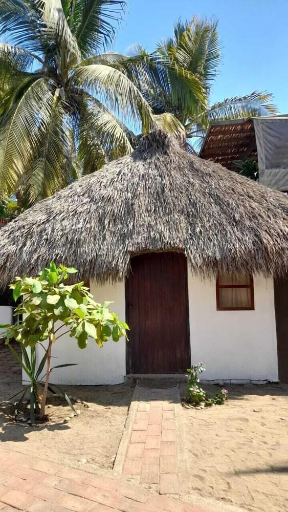 Hostal Punta Paraíso Cabañas