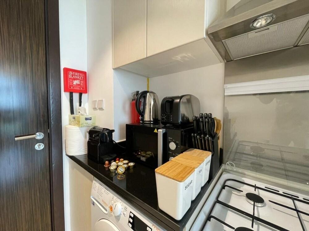 ST-Carson Tower A-1809 by bnbme homes