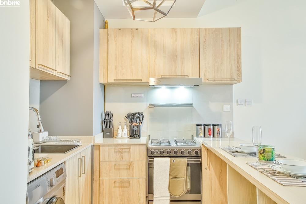 ST-AG Tower-2606 by bnbme homes