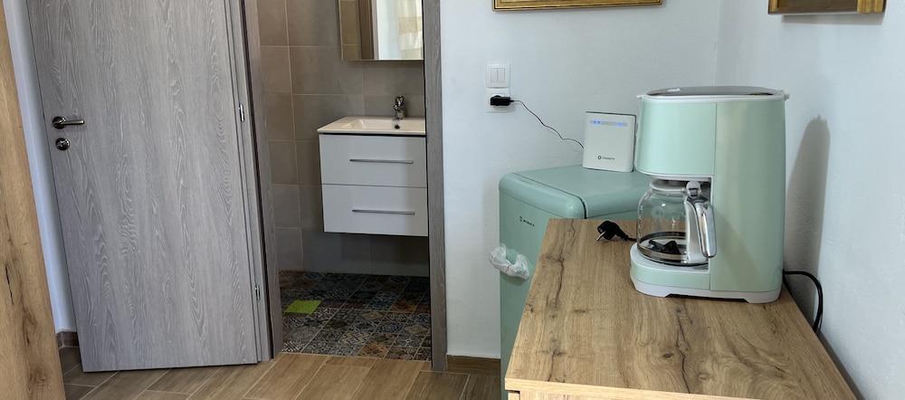 Eco Studio Flat Kalyvia Thorikou, Greece