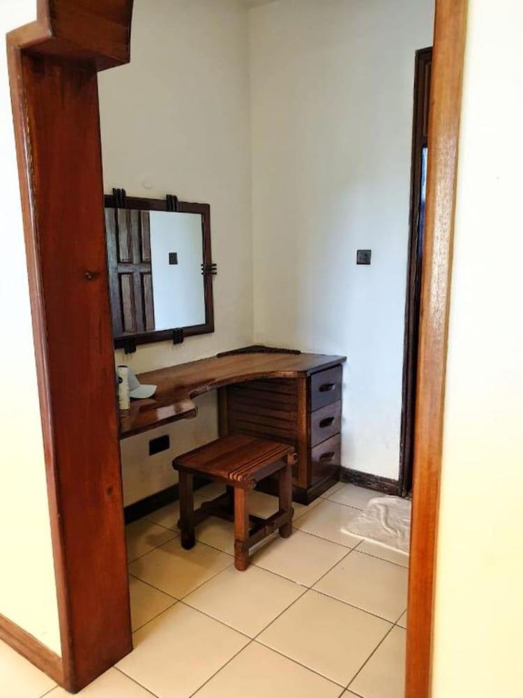 Stay.Plus Bamburi Beachfront Apartment