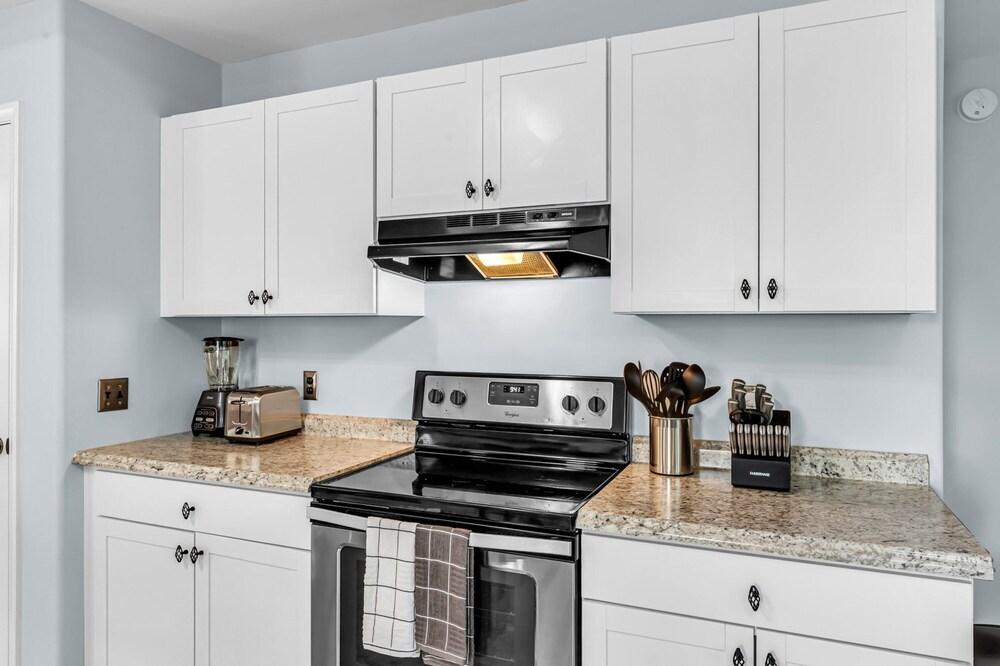 5006 Beale Ave Orange Door