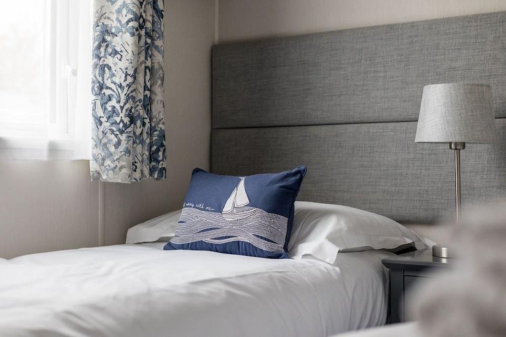 Summer by the Harbour