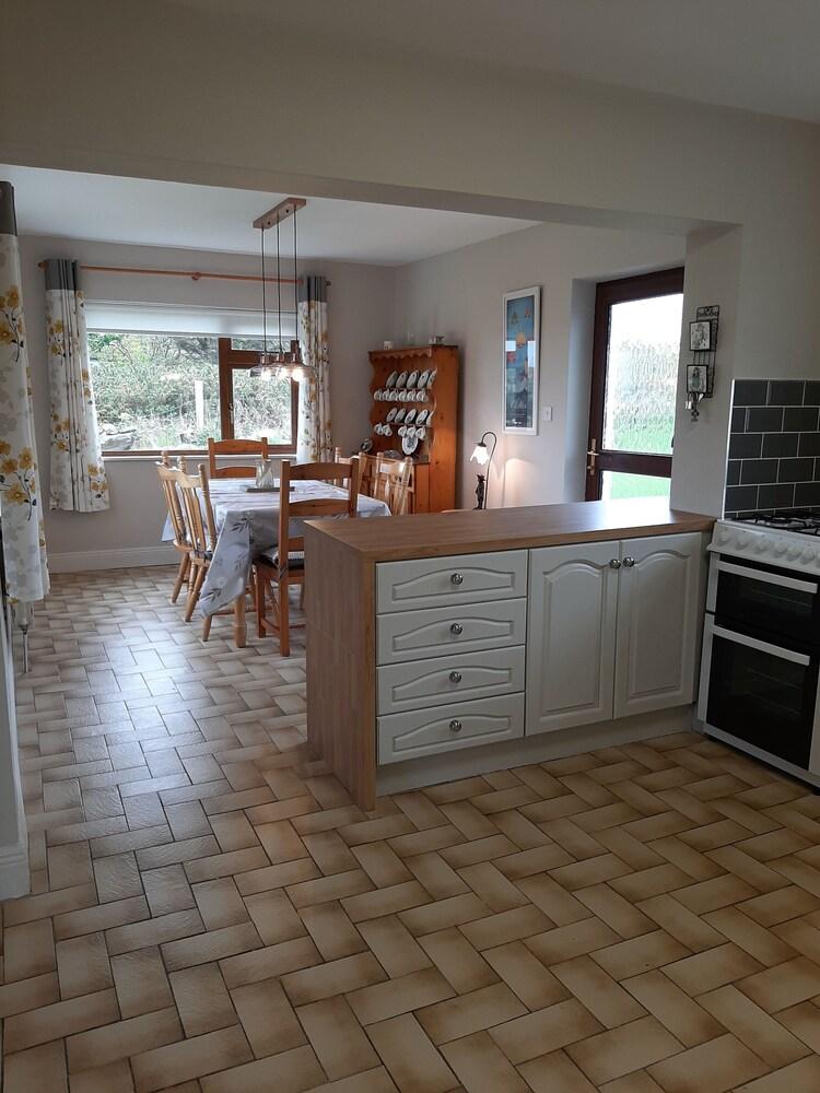 Mourneen Cottage, Cleggan