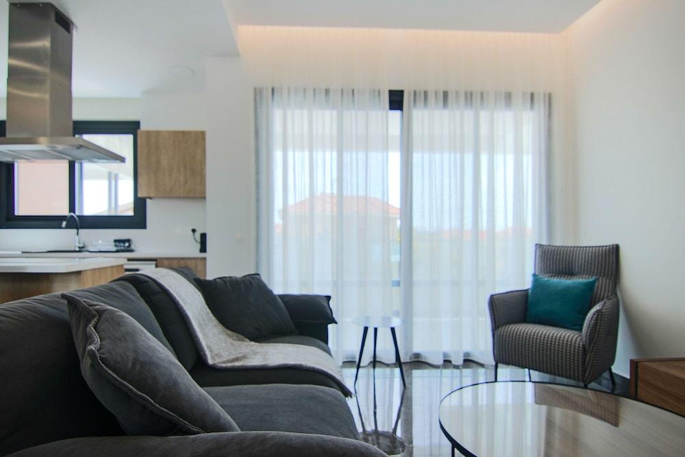 Phaedrus Living: City View Anna Residence 101