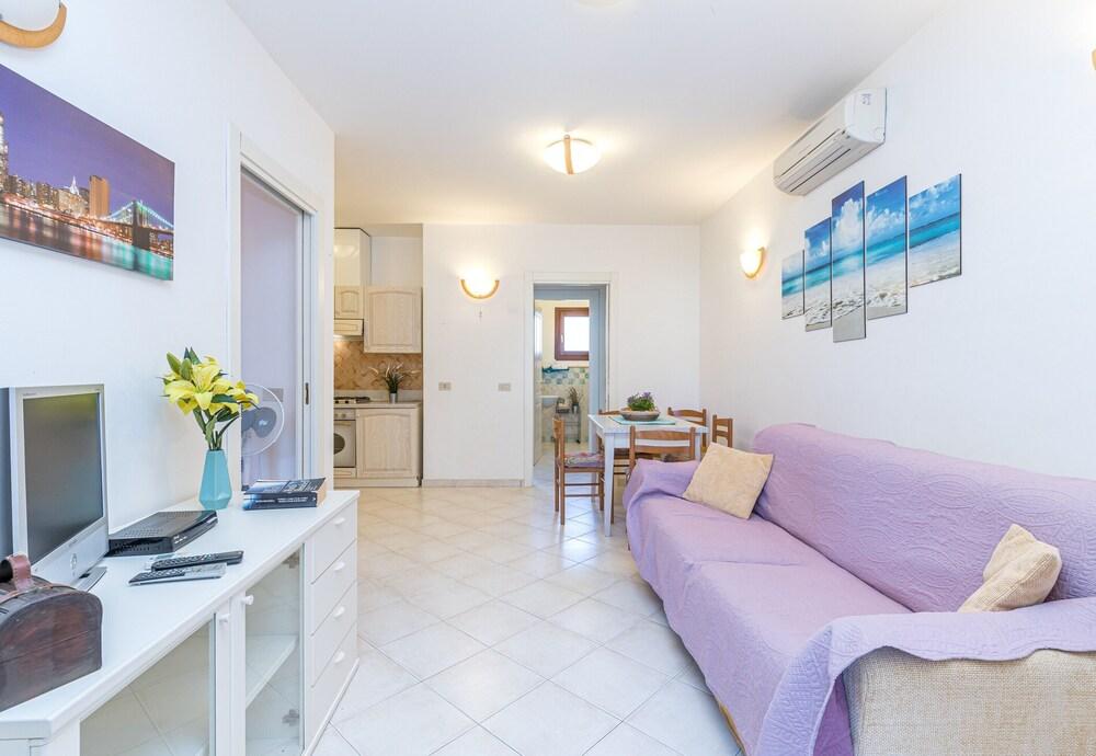 Il Borgo B5 700 Mt From the Beach