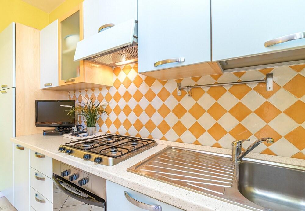 Il Borgo Vip D9 700mt From The Beach