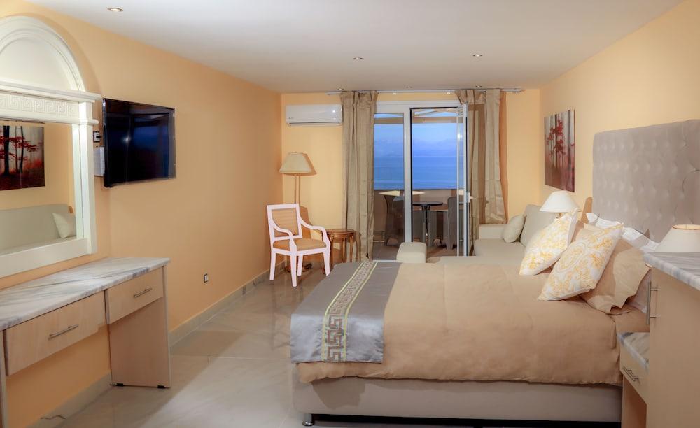 Cavomarina Beach-Adults Only