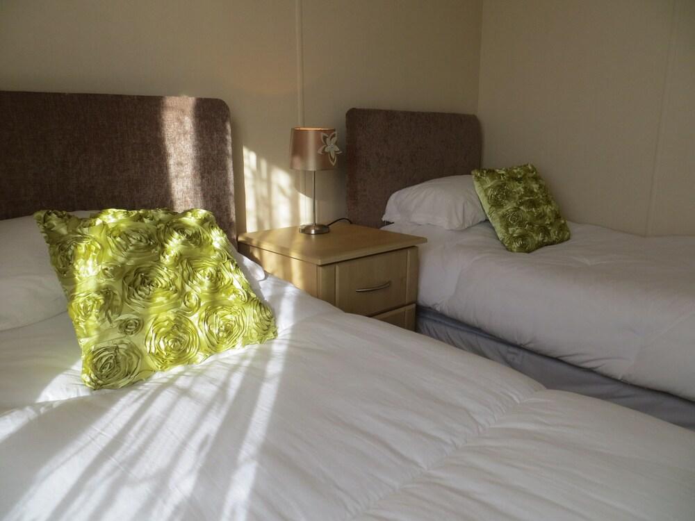 Jolie, Lodge on Manor Park