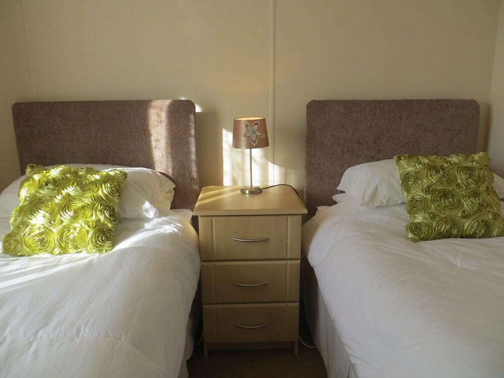 Jolie, Lodge on Manor Park