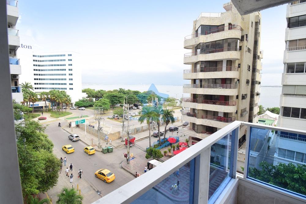 Lujoso Apto de 2 Alcobas y Balcón