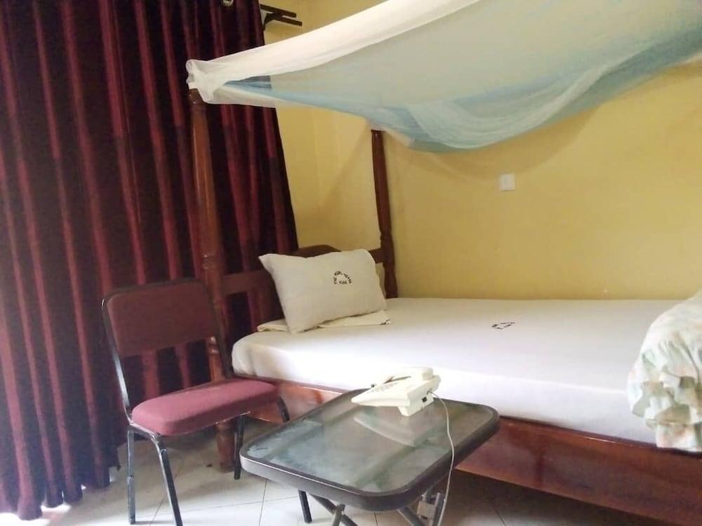 The Pearl Hotel Kumi