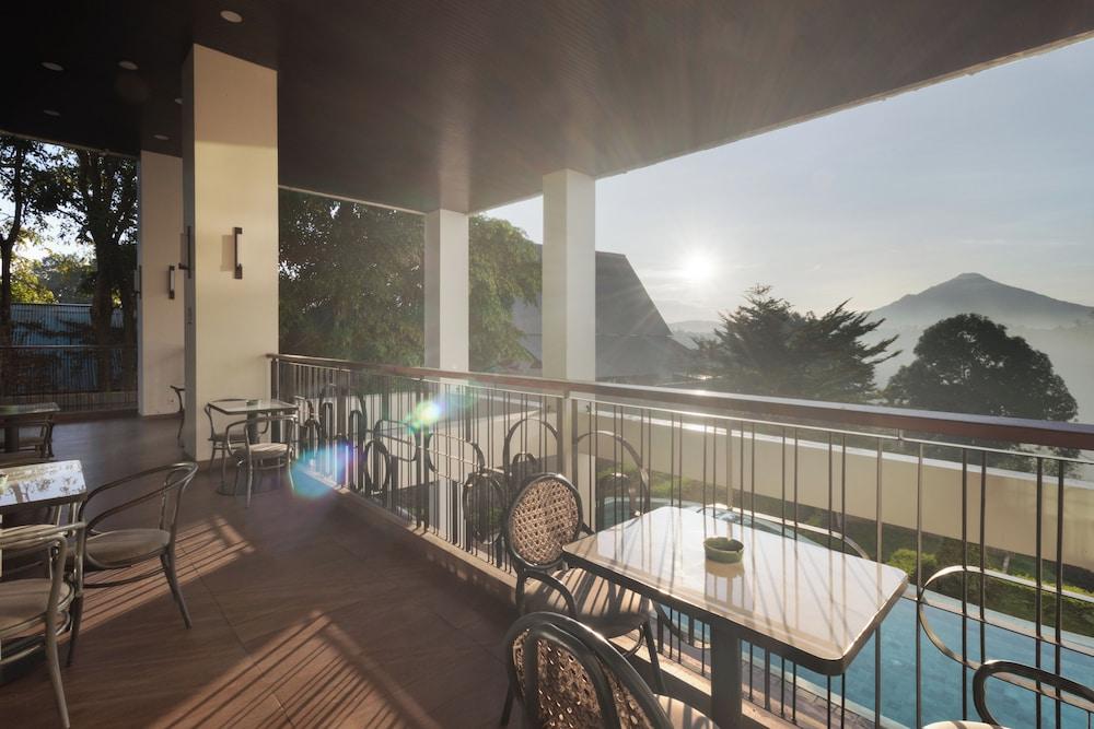 Luwansa Hotel & Convention Center Manado