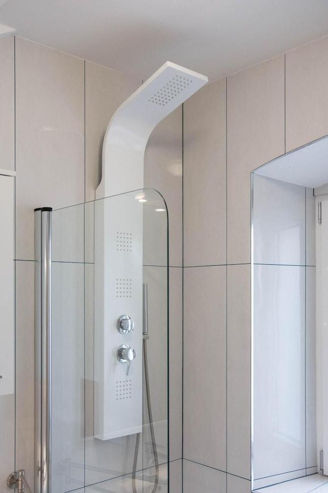 Room in Apartment - Stephane City Vibe Suites - Double Room