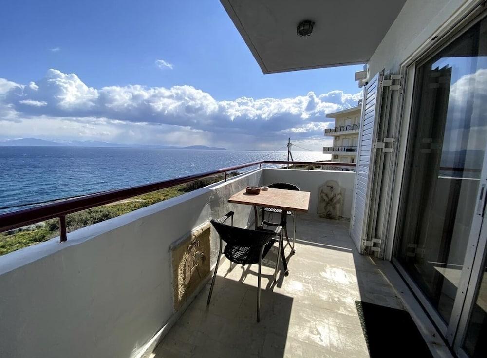 Nice Seafront Flat - Beach Port Athens Airport