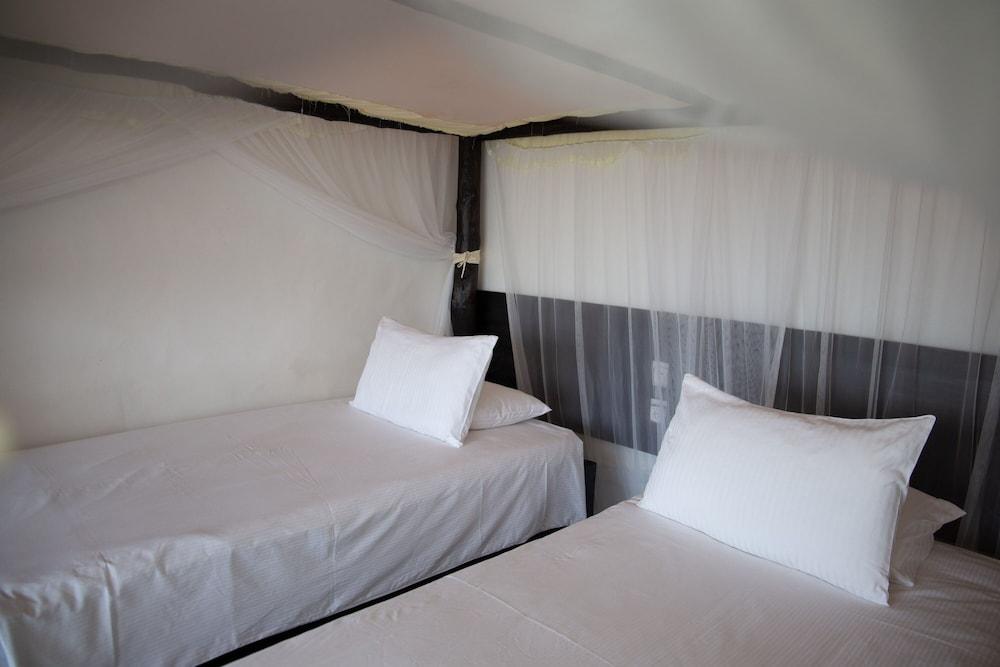 Room-serene Lake View Lodge in Kayove, R