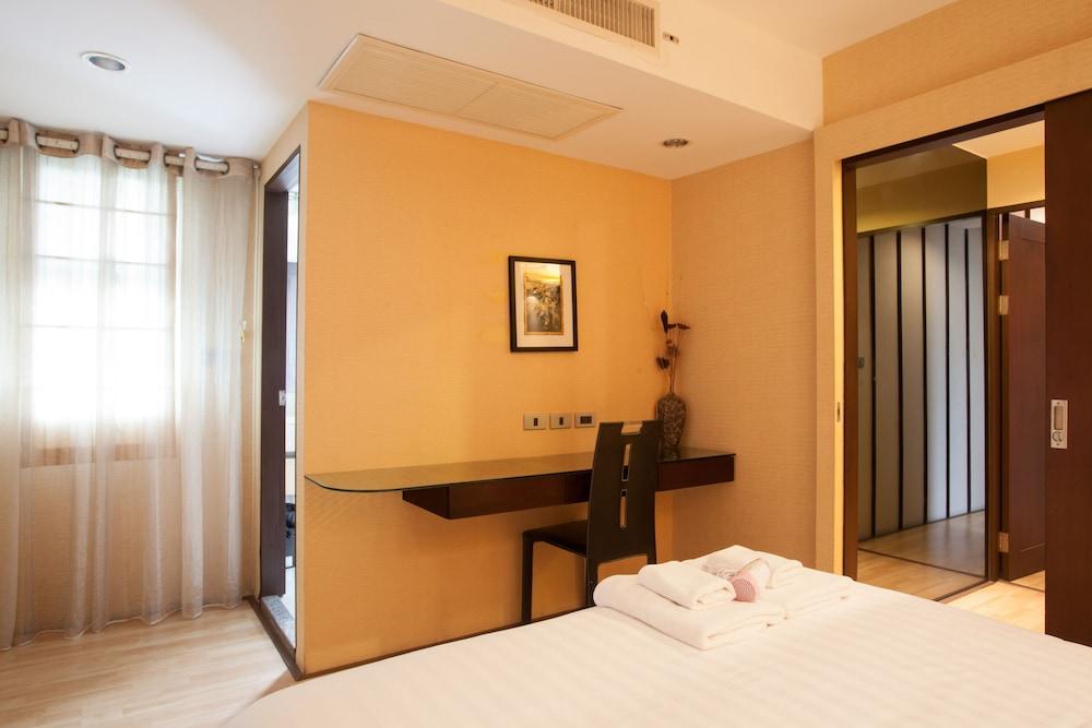 2C - 2 Bedroom Downtown Apartment With Shared Pool