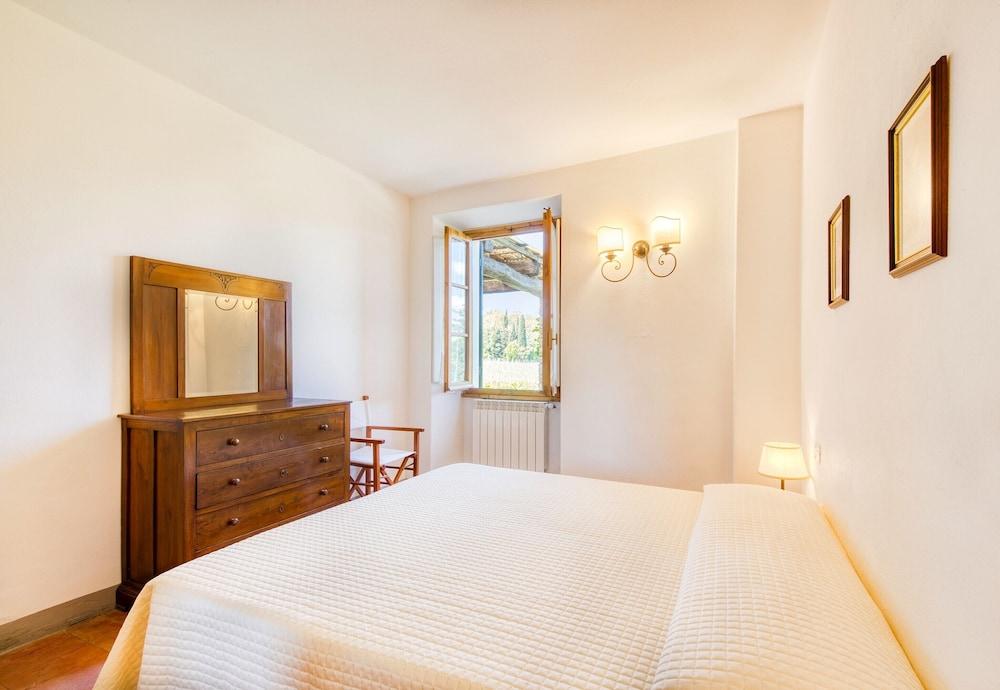 Montignano Trilo With Shared Pool