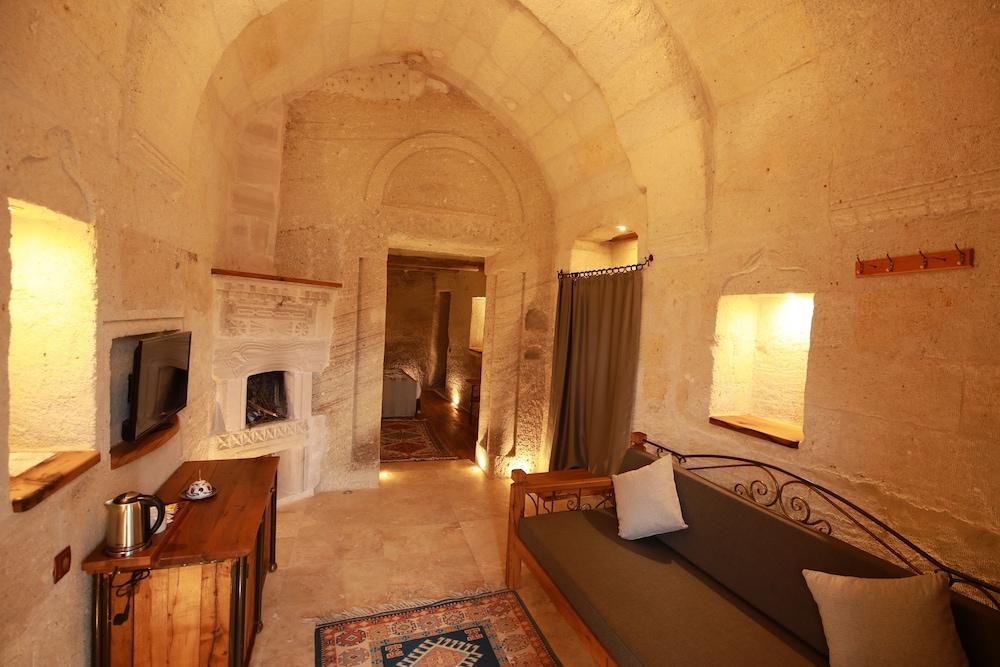 Sarnich Cave Suites