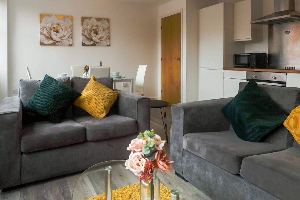 Inviting 2-bed Apartment in Derby, UK