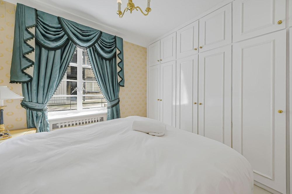 The Knightsbridge Park Tower Apt